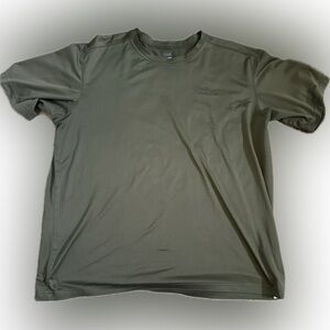 Men’s Columbia shirt